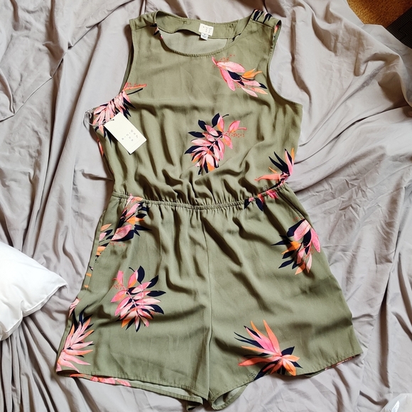 Universal Thread Pants - NWT Olive Floral Romper